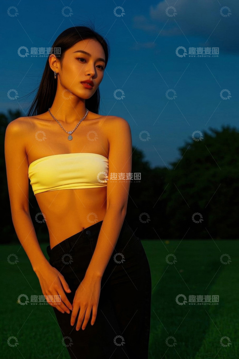 高清大图下载【趣麦麦图】夕阳下时尚女孩的侧影