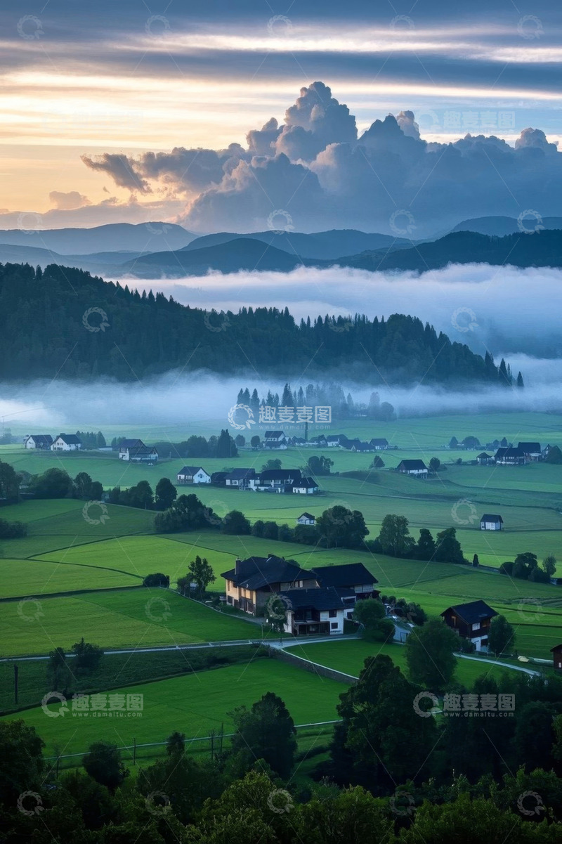 高清大图下载【趣麦麦图】田园山间云雾缭绕的村庄