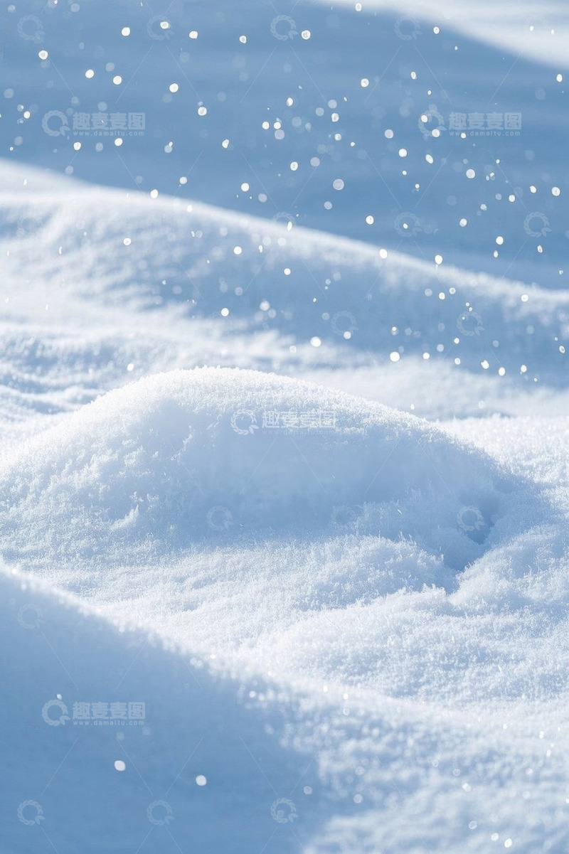 高清大图下载【趣麦麦图】飘落的雪花覆盖的雪地