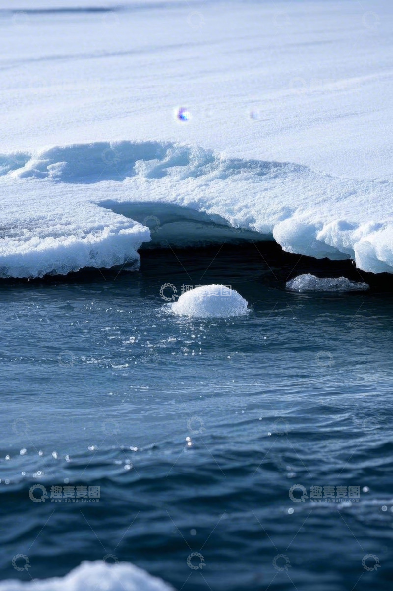 高清大图下载【趣麦麦图】海洋上漂浮的冰块和浮冰