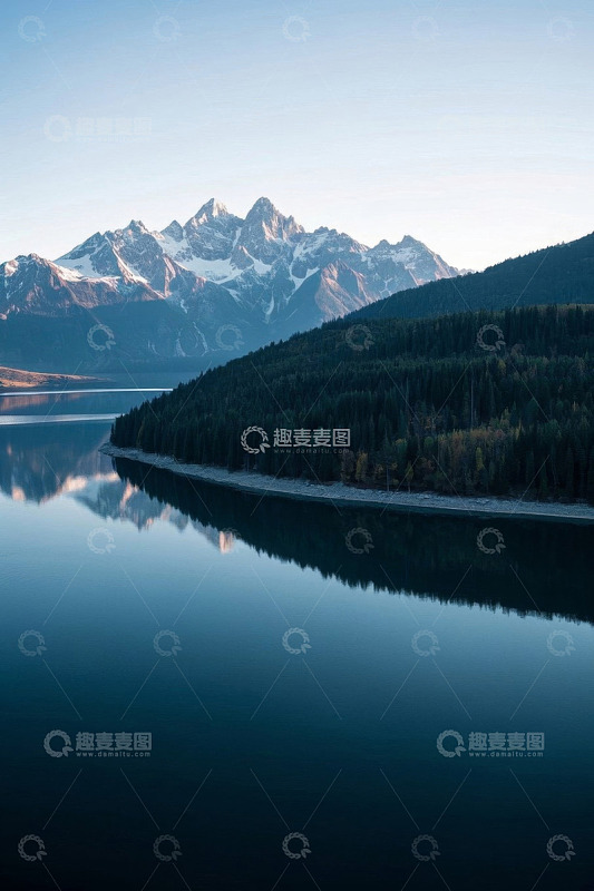 湖泊山林自然风光全景