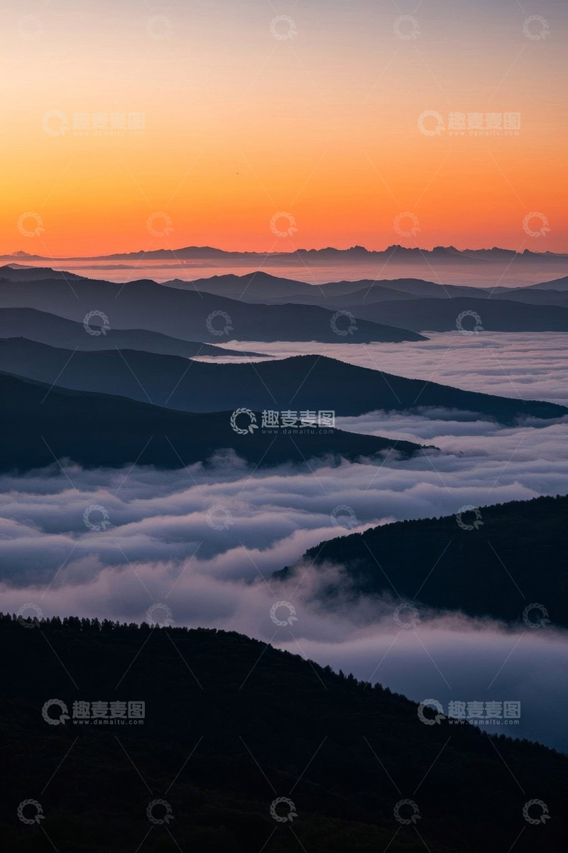 高清大图下载【趣麦麦图】日出时山间云海景观