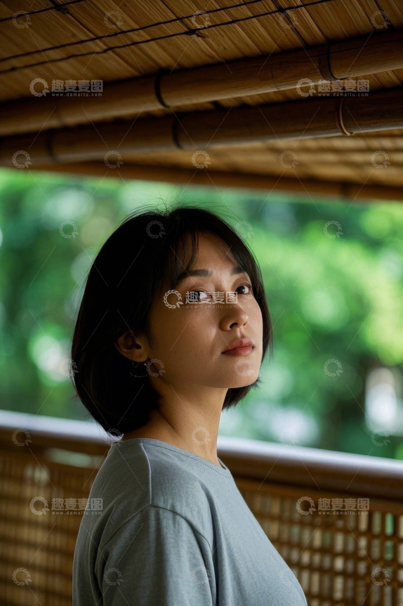 高清大图下载【趣麦麦图】亚洲女性侧身凝视远方