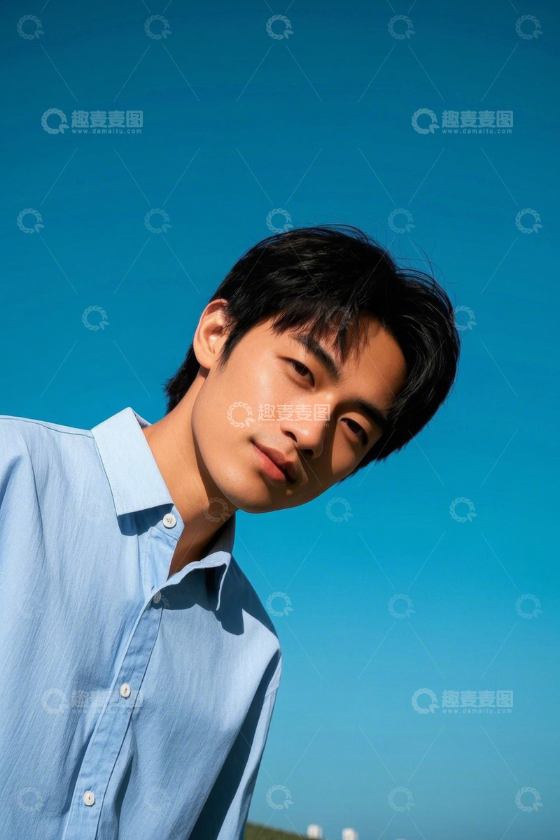 高清大图下载【趣麦麦图】蓝天下的阳光少年青春写真
