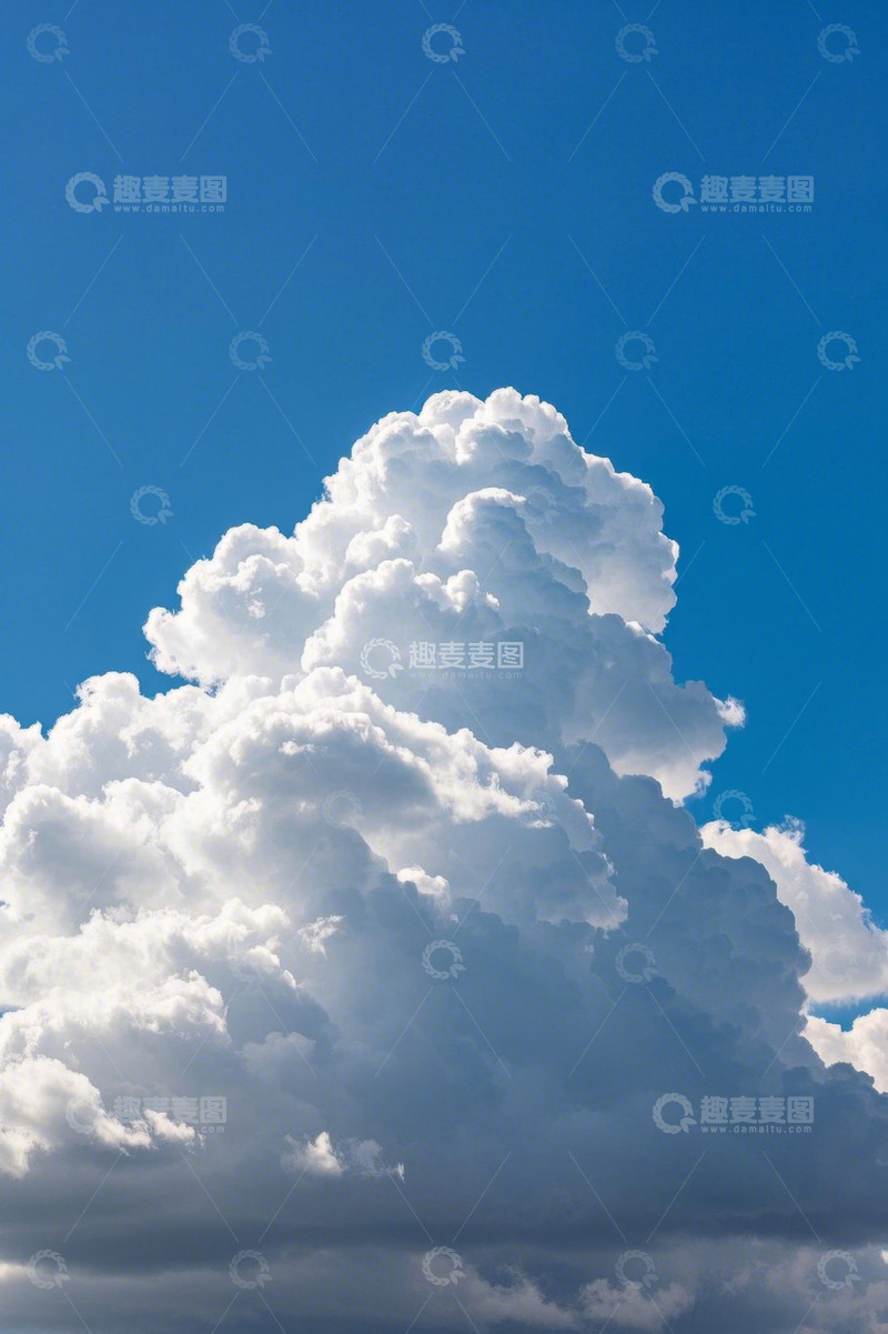 高清大图下载【趣麦麦图】蓝天中的巨大蓬松白云