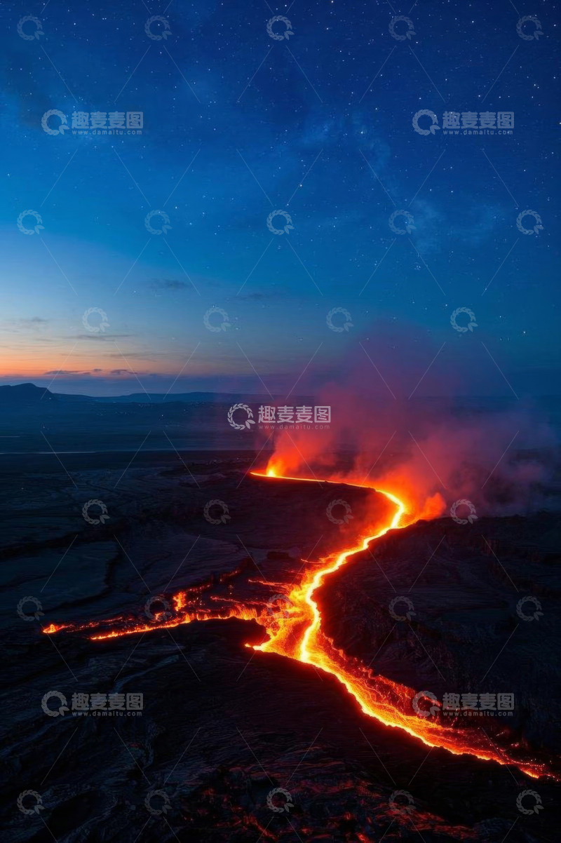 高清大图下载【趣麦麦图】夜幕下流淌的火山熔岩景象
