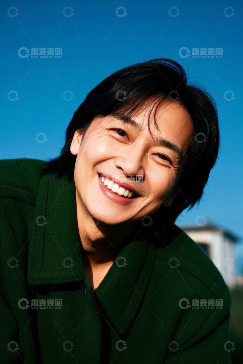 高清大图下载【趣麦麦图】微笑男士户外写真阳光帅气