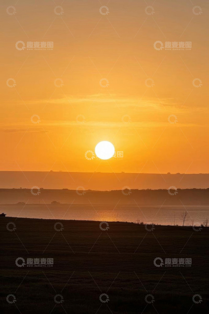 高清大图下载【趣麦麦图】日出时分的自然景观