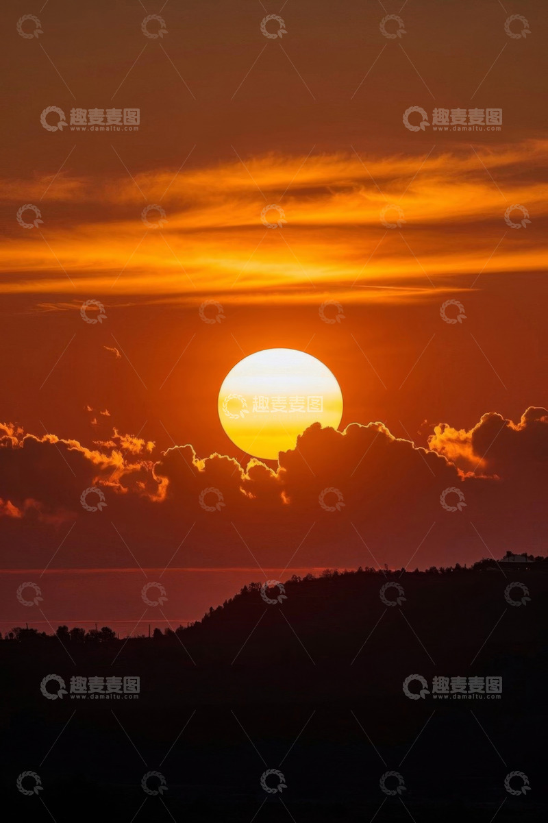 高清大图下载【趣麦麦图】日落时分太阳与云霞景象