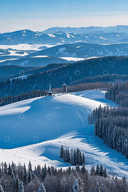 雪山森林自然风光全景