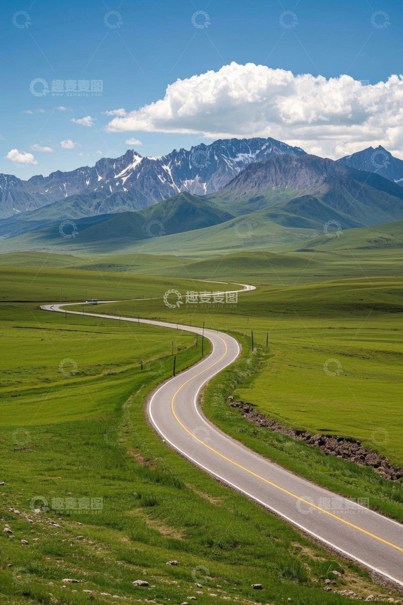 高清大图下载【趣麦麦图】草原蜿蜒公路与远处雪山