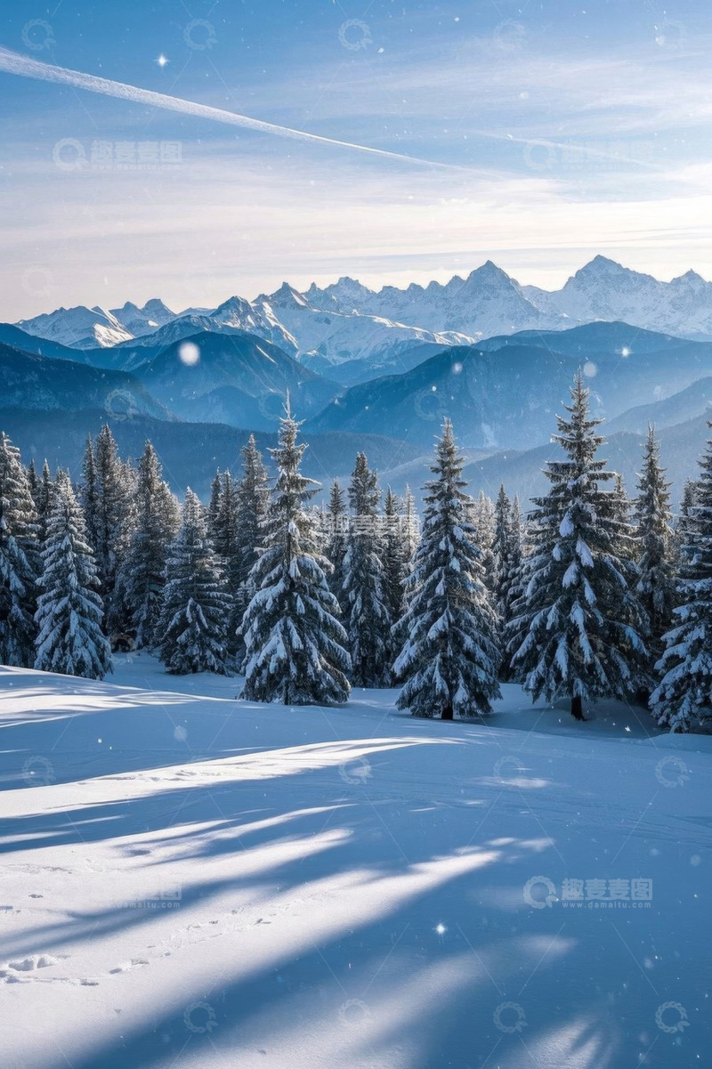高清大图下载【趣麦麦图】雪后山林与远处雪山全景