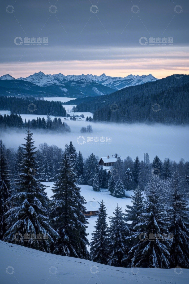 高清大图下载【趣麦麦图】雪后山林与山间小屋风景