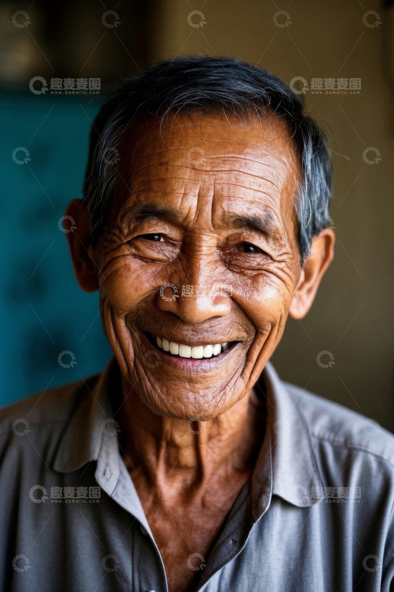高清大图下载【趣麦麦图】笑容可掬的老年男子肖像