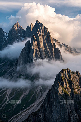 壮丽山景与云雾景观