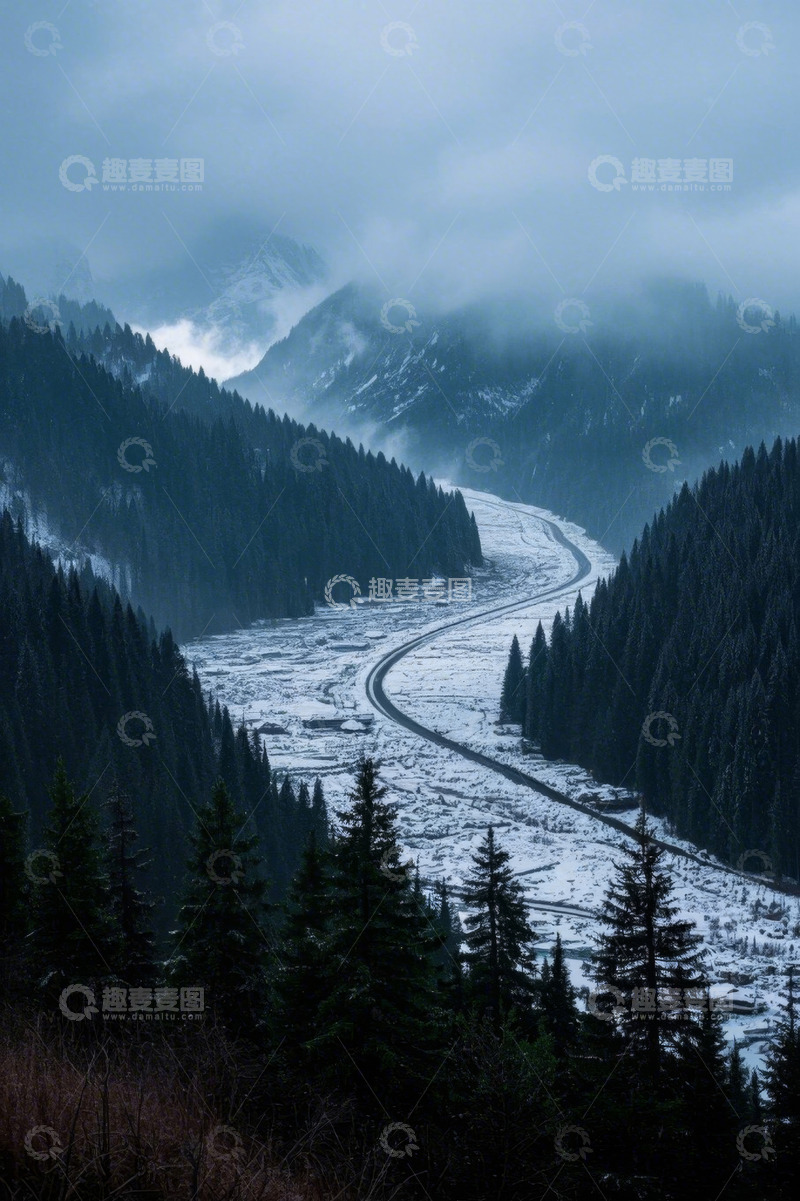 高清大图下载【趣麦麦图】雪山森林间蜿蜒公路景观