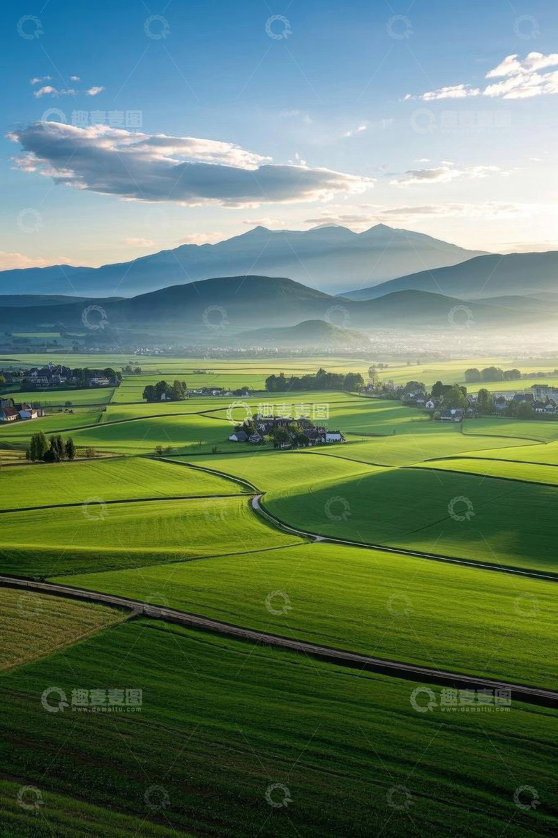 高清大图下载【趣麦麦图】绿色田野与远山风光