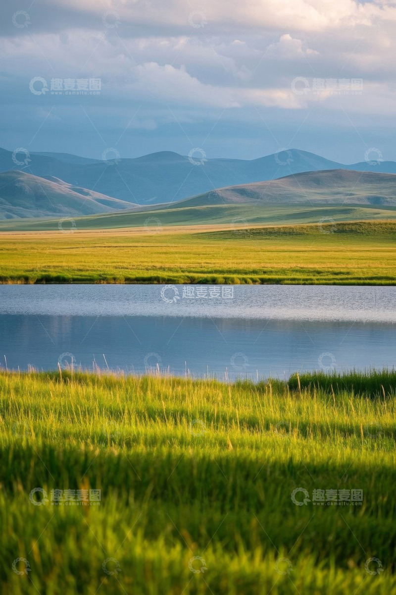 高清大图下载【趣麦麦图】草原湖泊与远山自然风光
