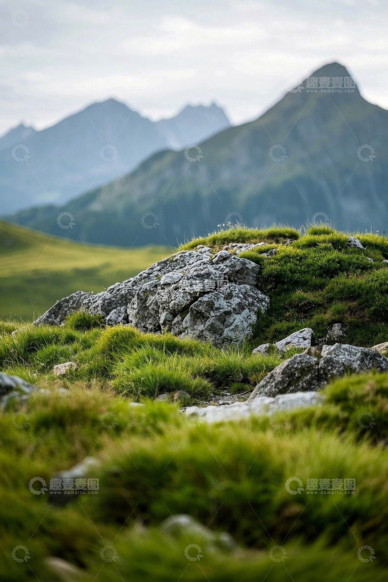 高清大图下载【趣麦麦图】山间草地岩石自然风光
