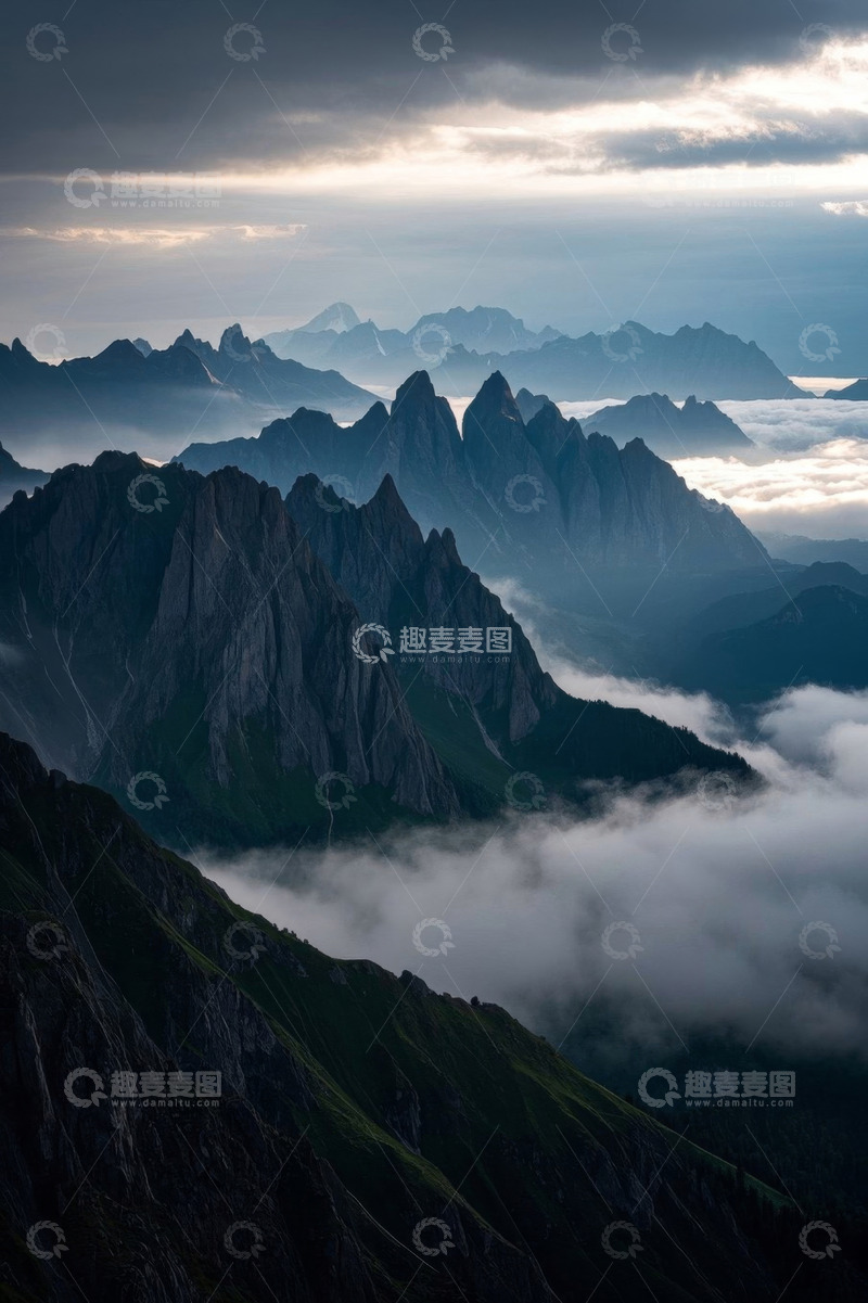 高清大图下载【趣麦麦图】云雾缭绕的连绵山脉景观