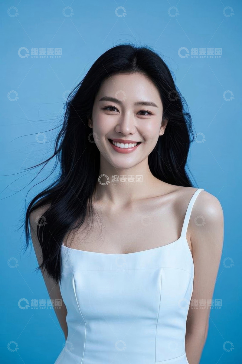 高清大图下载【趣麦麦图】微笑年轻女性半身肖像