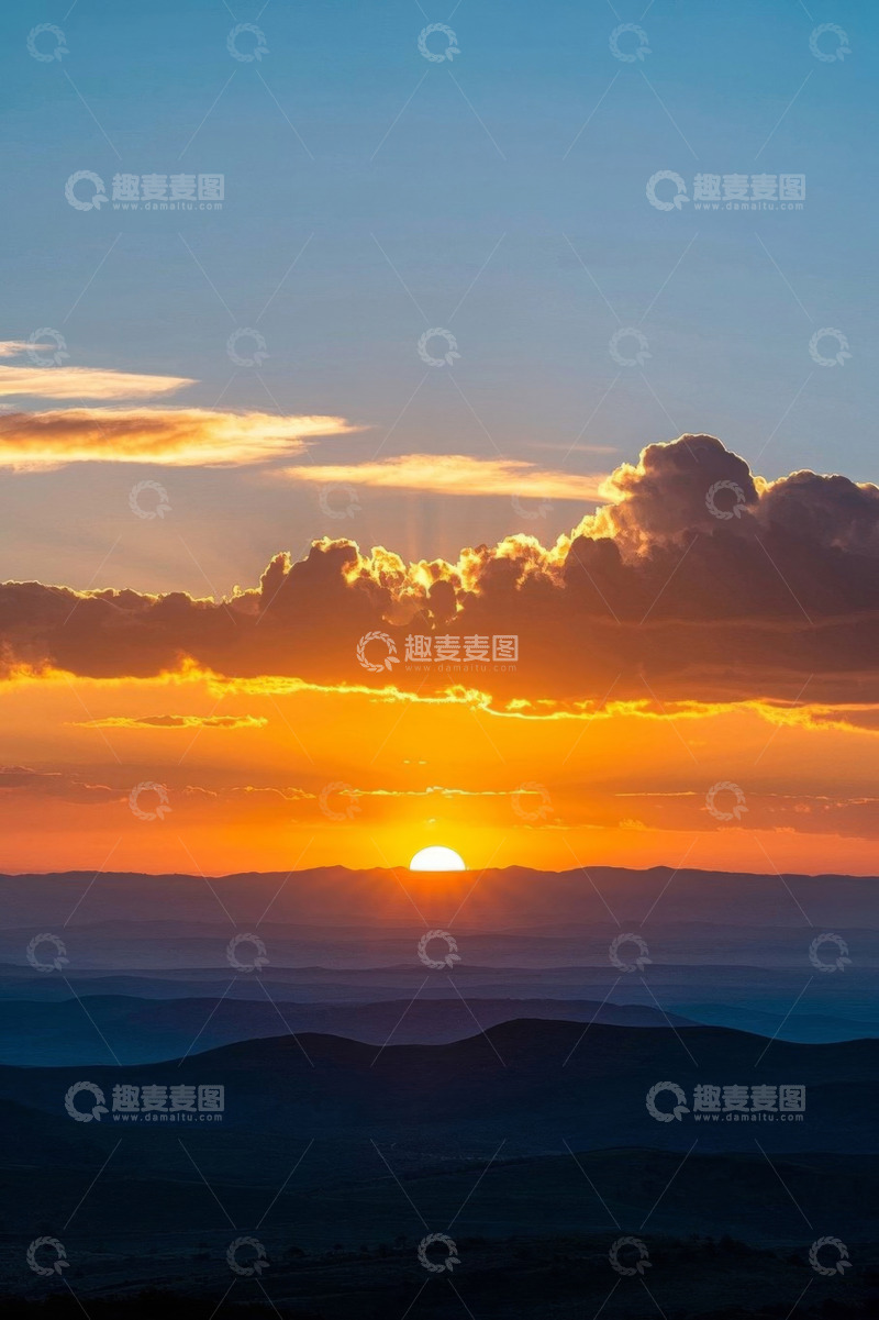 高清大图下载【趣麦麦图】日落时分山峦与云彩景观