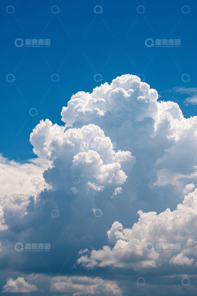 高清大图下载【趣麦麦图】蓝天中的巨大蓬松白云