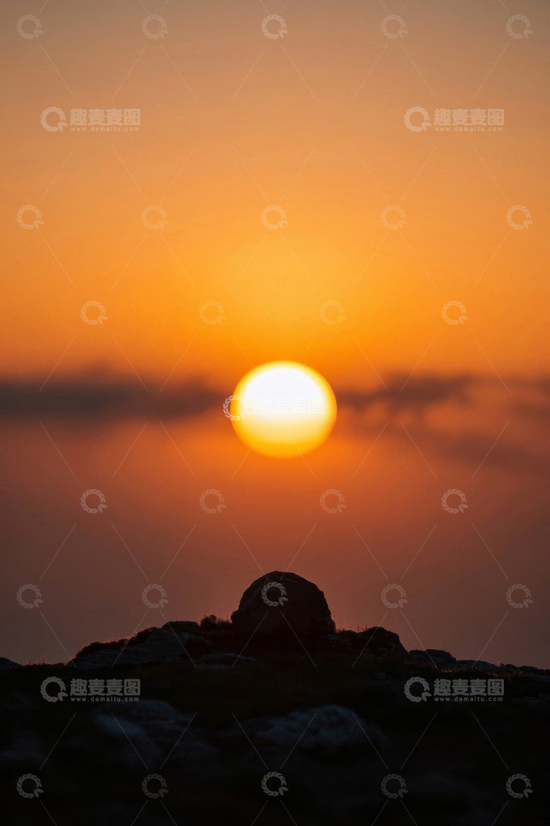 高清大图下载【趣麦麦图】日落时分山顶岩石景观