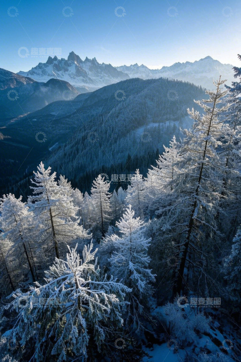 高清大图下载【趣麦麦图】雪覆山林远景