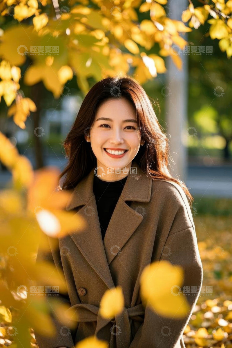 高清大图下载【趣麦麦图】户外微笑女子秋日肖像