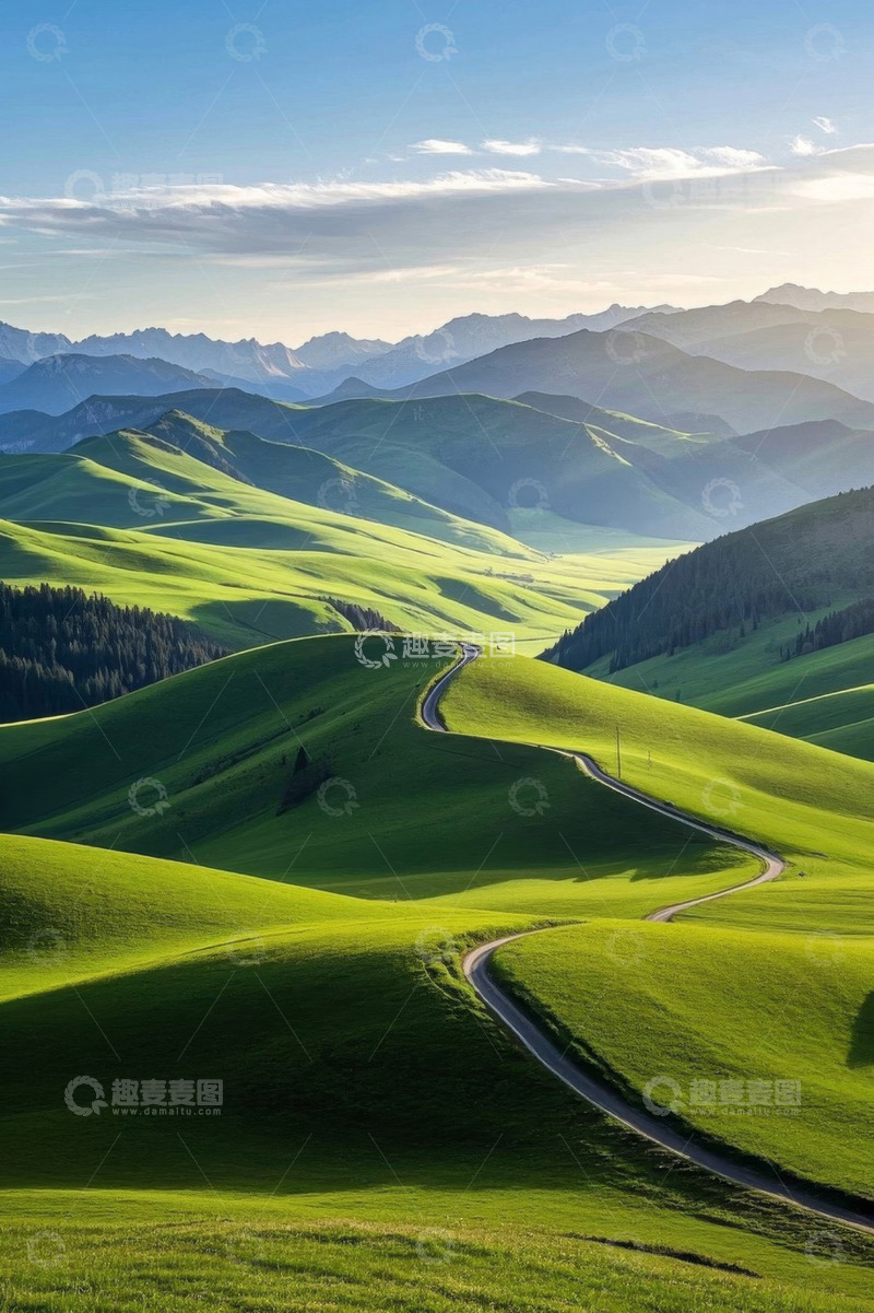 高清大图下载【趣麦麦图】绿色山丘间蜿蜒公路风景