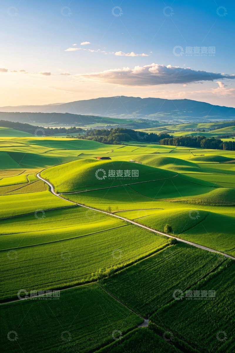 高清大图下载【趣麦麦图】航拍绿色田野与远山风景