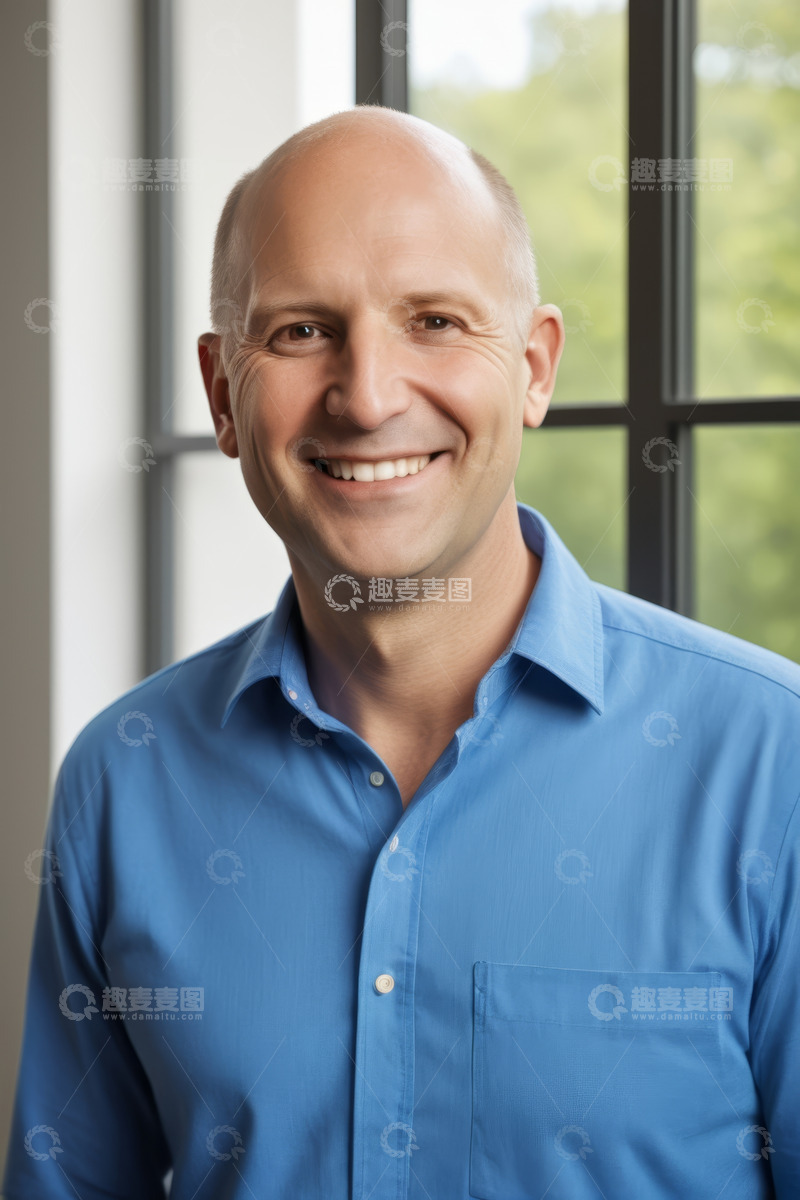 高清大图下载【趣麦麦图】微笑男士半身肖像