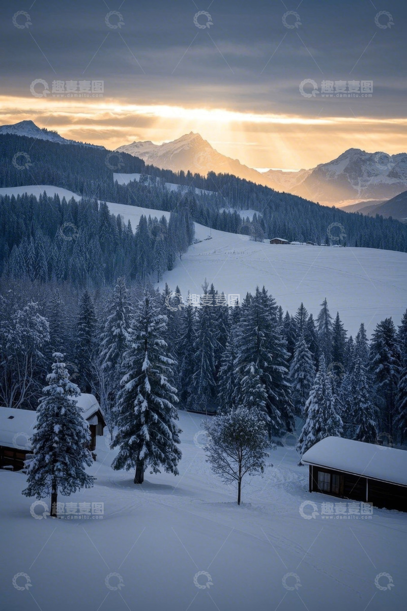 高清大图下载【趣麦麦图】冬日雪山下的森林与小屋景观