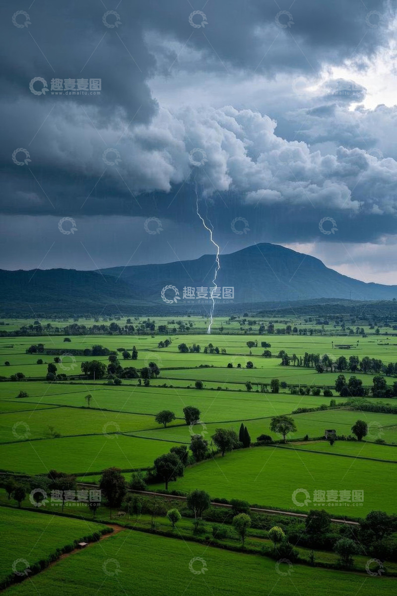 高清大图下载【趣麦麦图】田野上空乌云闪电景象