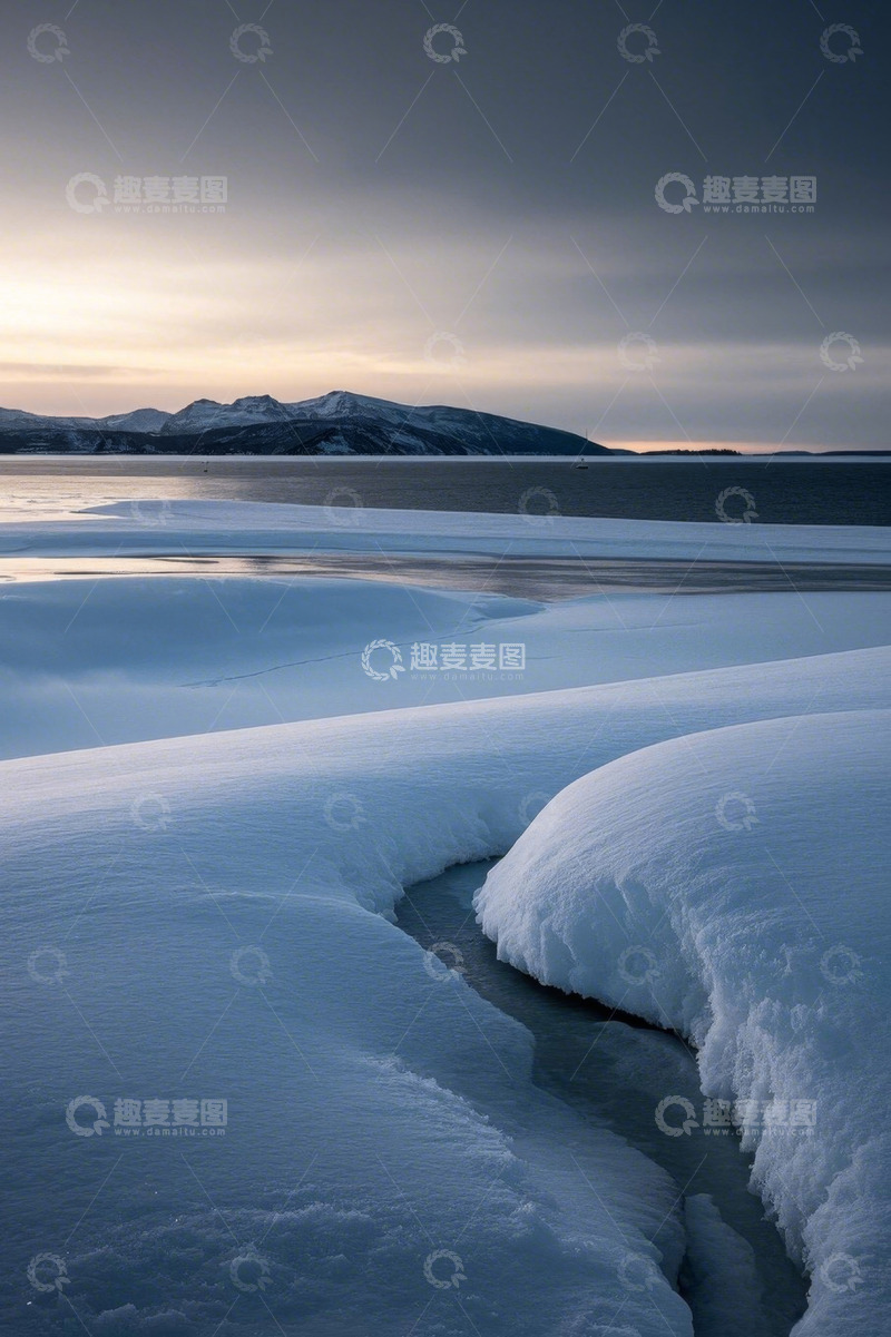 高清大图下载【趣麦麦图】冬日冰雪覆盖的湖岸风光