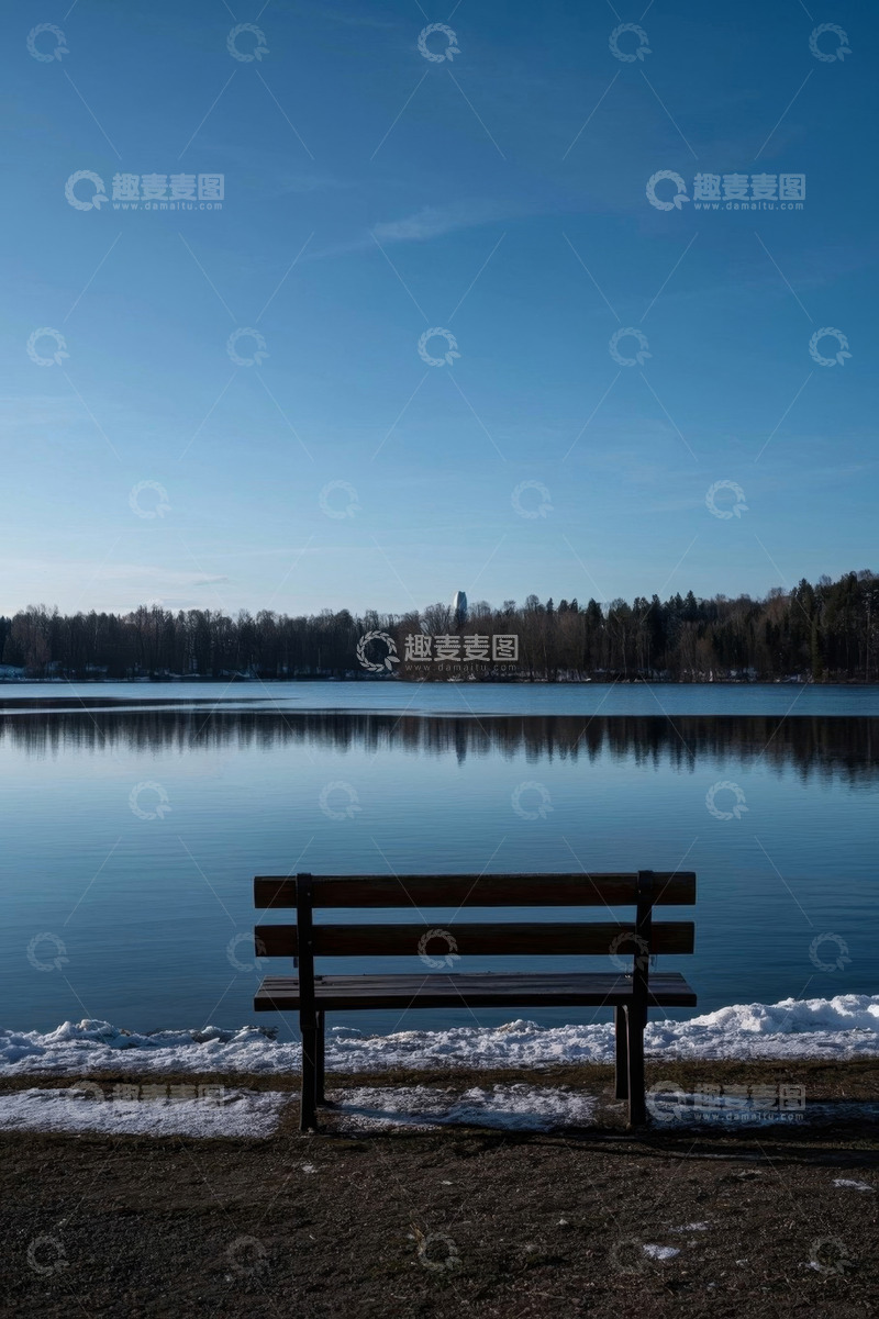 高清大图下载【趣麦麦图】湖边长椅雪景自然风光