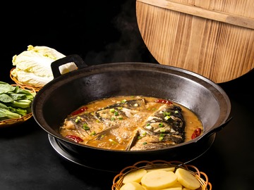 东北铁锅炖鱼美食