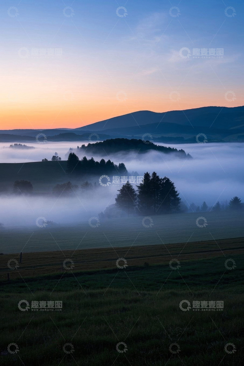 高清大图下载【趣麦麦图】晨雾中的山林田园风光