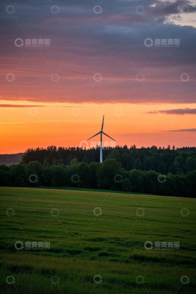 高清大图下载【趣麦麦图】日落时分田野上的风力发电机