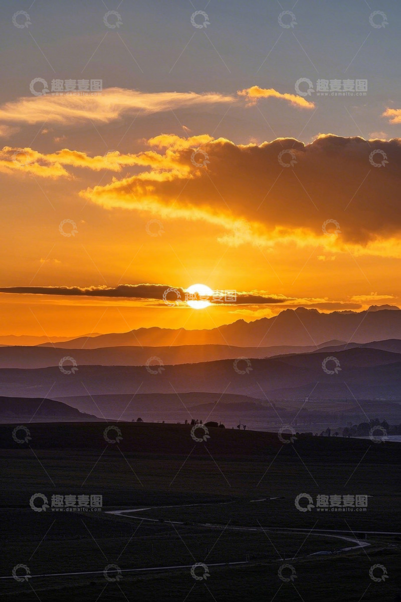 高清大图下载【趣麦麦图】日落时分山峦云海美景