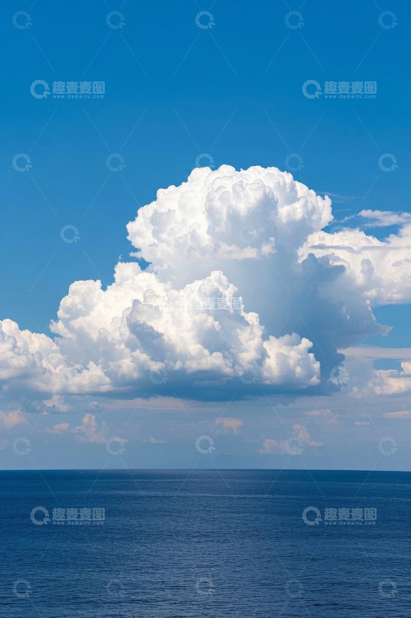 高清大图下载【趣麦麦图】蓝天大海上的蓬松云朵