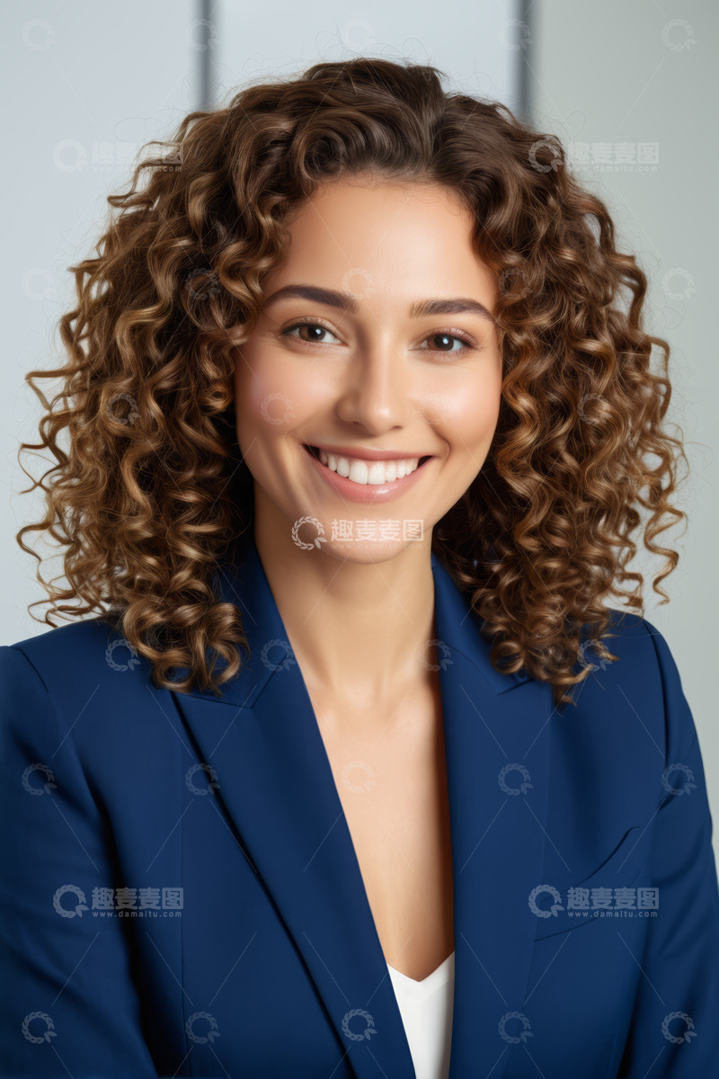 高清大图下载【趣麦麦图】微笑女商人半身肖像