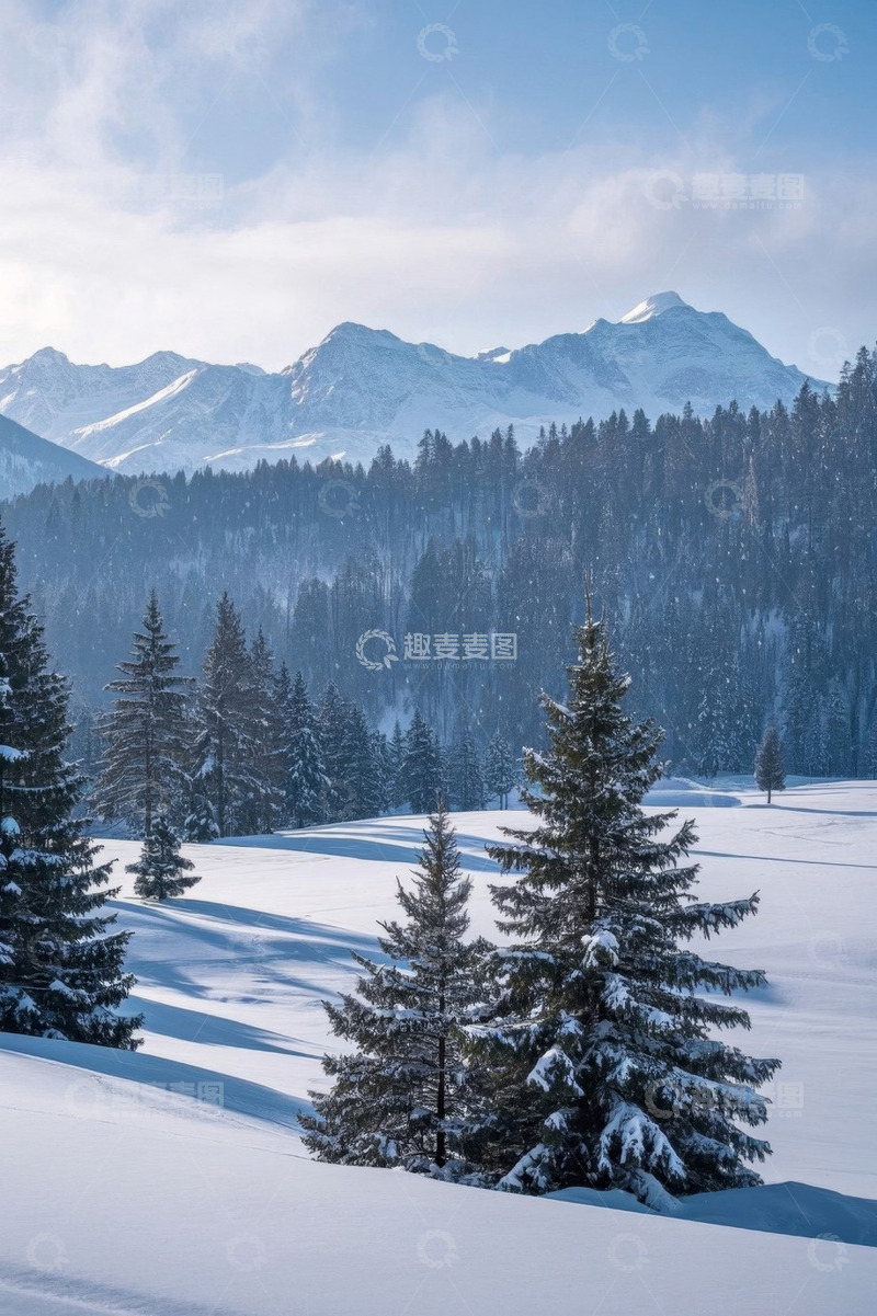 高清大图下载【趣麦麦图】雪山下的森林雪景