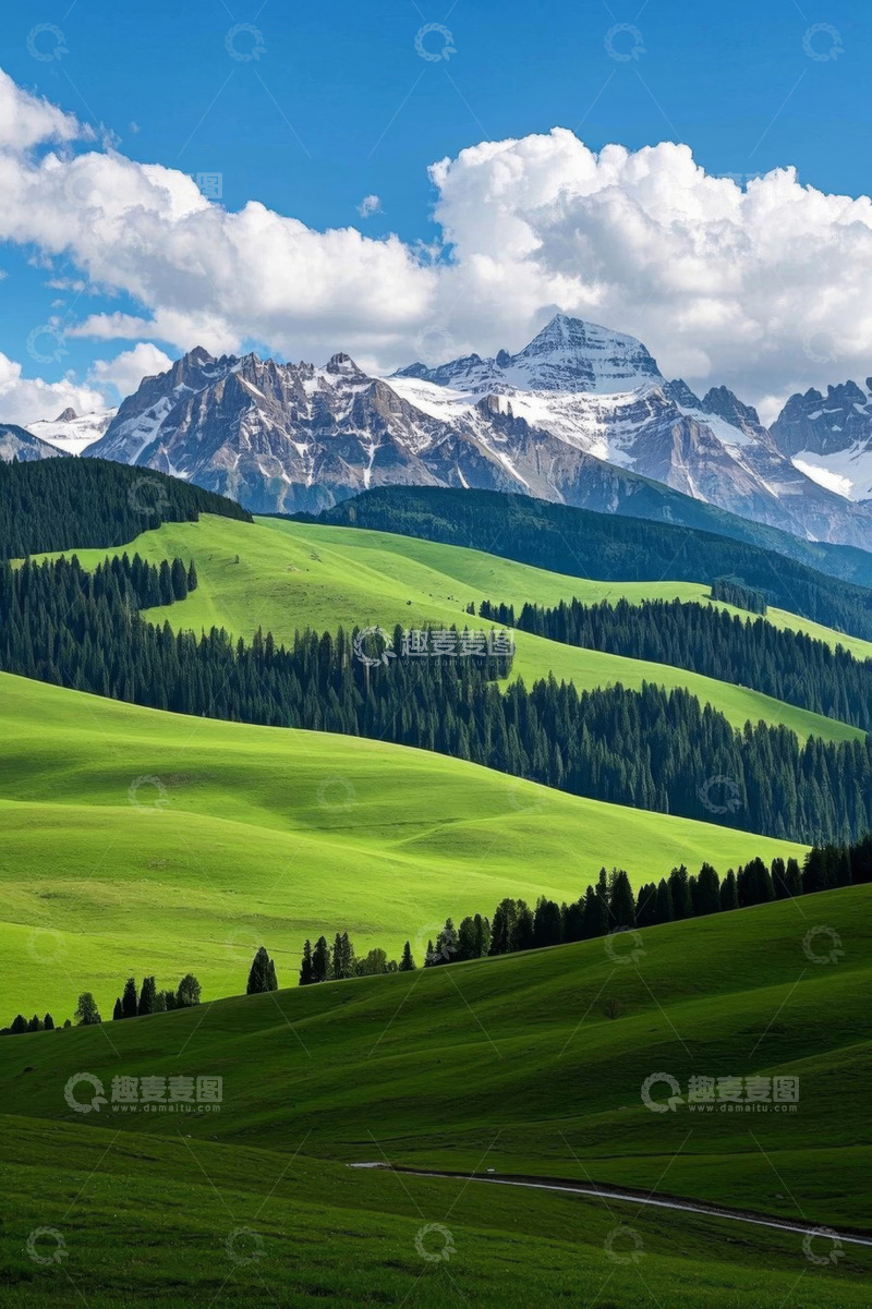 高清大图下载【趣麦麦图】雪山下的绿色草原风光