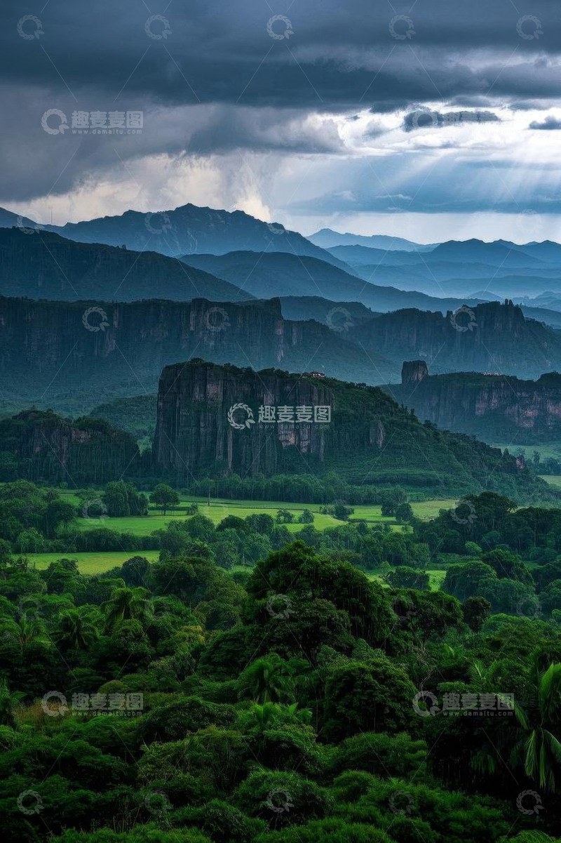 高清大图下载【趣麦麦图】山间森林自然风光全景