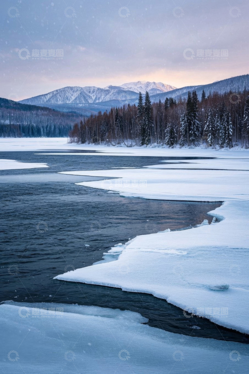 高清大图下载【趣麦麦图】冬季雪山下河流与森林景观