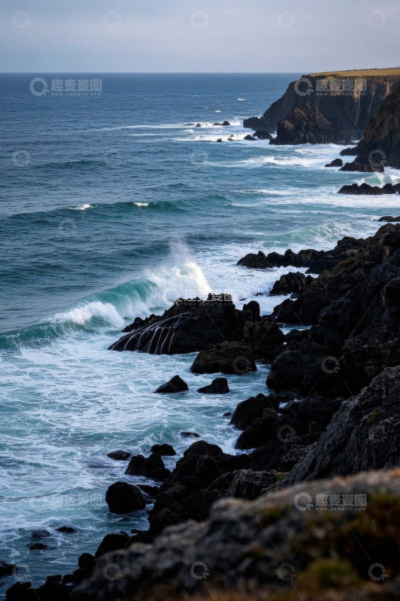 高清大图下载【趣麦麦图】海岸边海浪拍打礁石景观