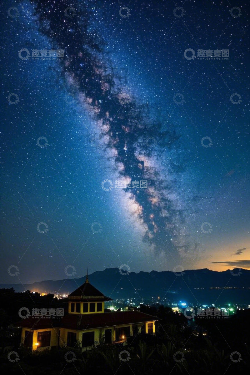高清大图下载【趣麦麦图】夜晚山间建筑上空的银河系景象