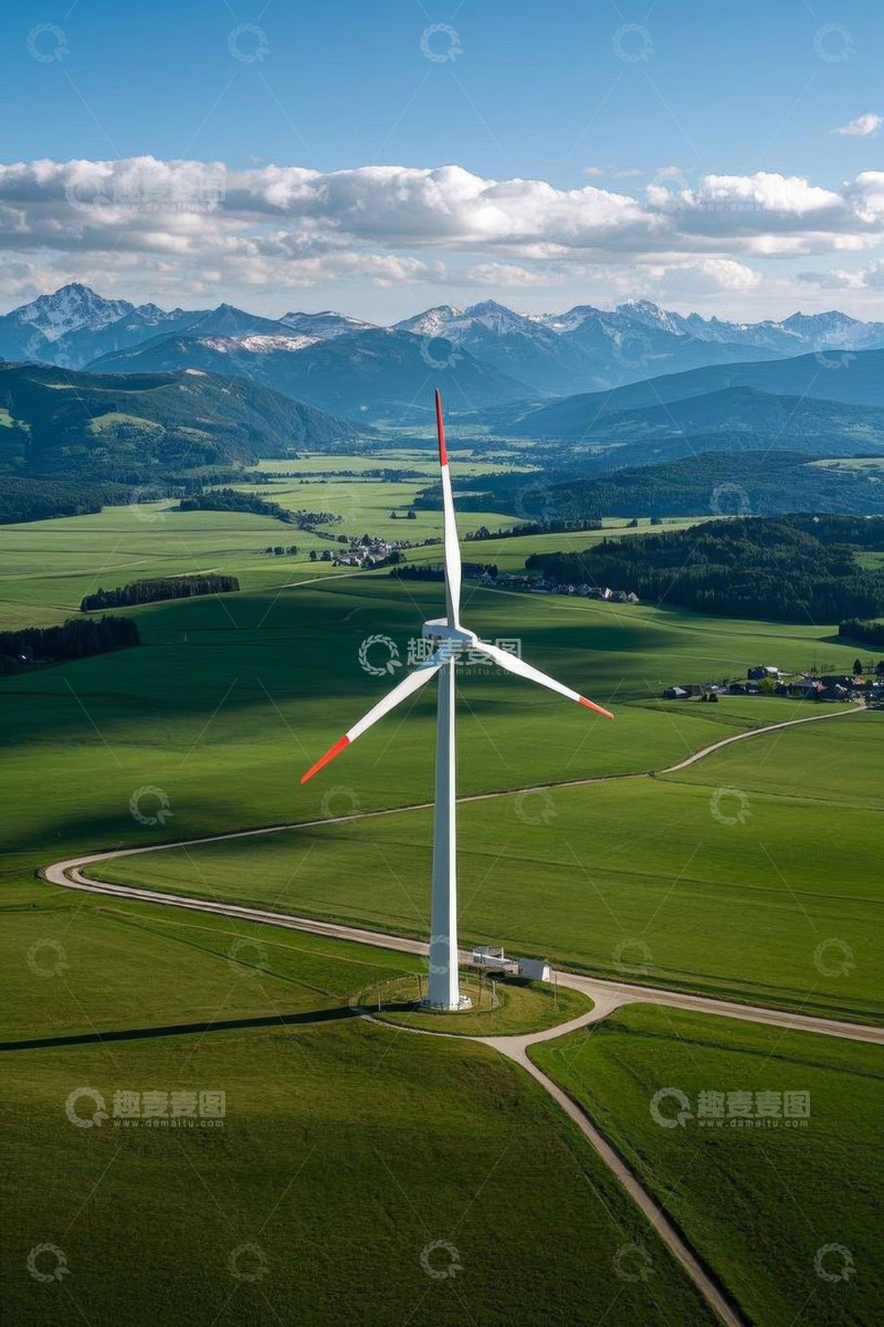 高清大图下载【趣麦麦图】田野上的风力发电机与远山景观